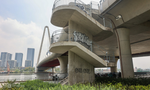 HCMC to put anti-graffiti coating on iconic new bridge