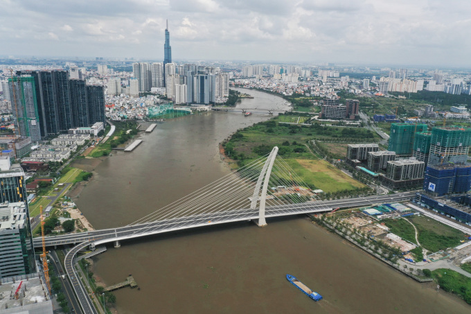 Ba Son Bridge that links District 1 and Thu Duc City. Photo by VnExpress/Quynh Tran