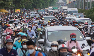Heightened New Year travel, shopping demand create traffic jam near HCMC airport