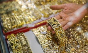 Gold prices decline