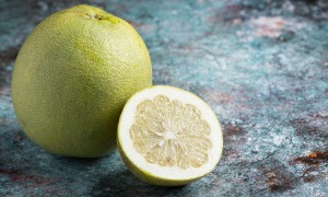 Should we eat pomelos after drinking alcohol?