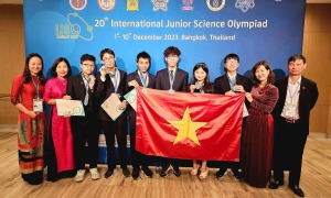 Hanoi students win six medals at Int'l Junior Science Olympiad