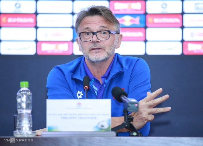 Coach Philippe Troussier at a press conference on Jan. 4, 2023. Photo by VnExpress/Lam Thoa