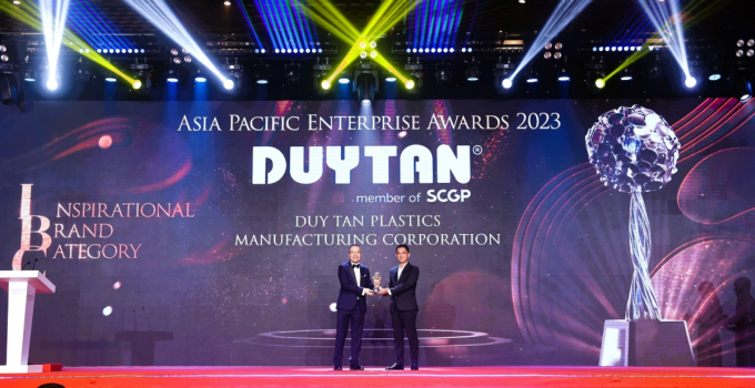 Duy Tan is honored at an international award in 2023. Photo courtesy of Duy Tan JSC
