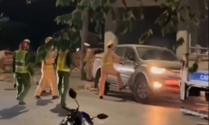 Traffic police break windshield to arrest drunk driver
